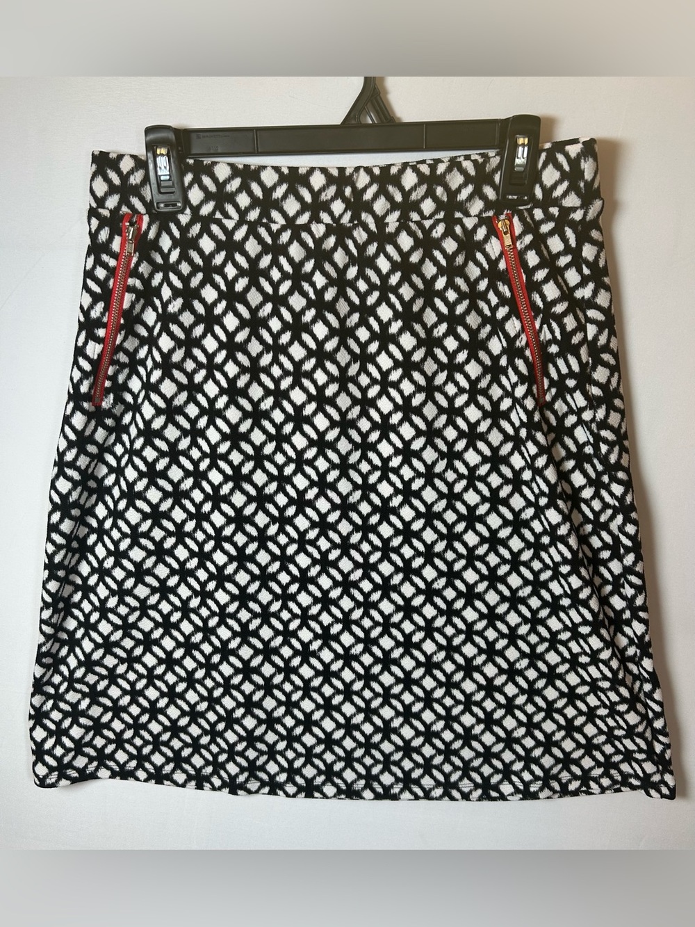 Le Lis Black White Geometric Mini Skirt Red Zipper Detail Made in USA Size XL